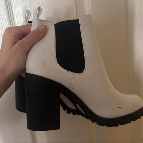 Stylish White and Black Women's Ankle Boots - Picture 2 of 6
